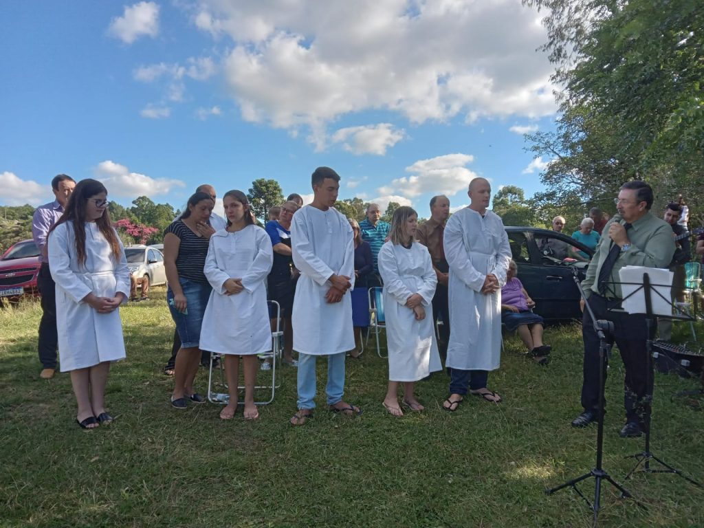 ASSEMBLEIA DE DEUS GIDEOES CANGUÇU RS. REALISOU MAIS UM BATISMO EM AGUAS VEJA FOTOS E VIDEOS