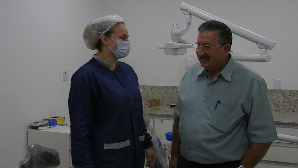 Dente Fixos- Dra Maria mostra como é feito o protocolo superior. Clínica Odontológica Sorrifacil