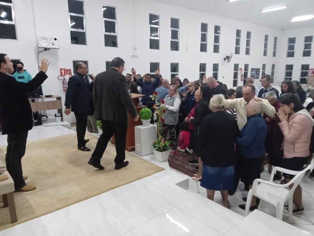 ASSEMBLEIA DE DEUS GIDEOES REALIZA CRUZADA EVANGELISTICACOM PR. ELOIR FONSECA. E OUVE  RENOVO E BATISMO NO ESPIRITO SANTO. VEJA FOTOS E VIDEOS