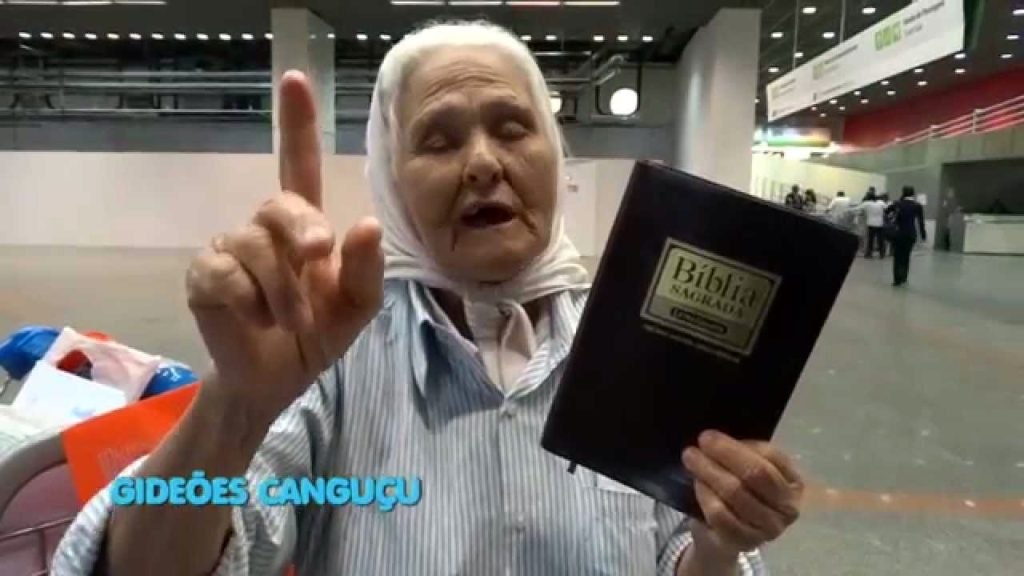 Missionária do aéreo porto, Isaura Lima de aproximadamente 81 anos grava mensagem para o Blog Gideões Canguçu/RS. Às 6 horas da manha em Brasília deixou uma mensagem que nao pode ser esquecida