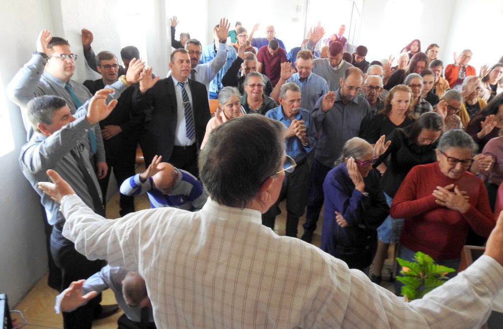 Fotos  da cruzada na Assembléia de Deus Gideões na Cochilha do Fogo3º de Canguçu RS. Com Pr. Valdeci Prates e cantores  Edelci e Adriana