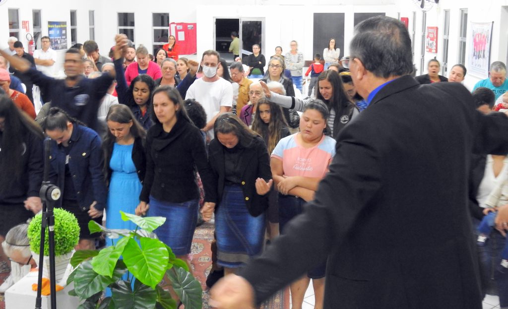 Fotos encerramento da cruzada na Assembléia de Deus Gideões  Canguçu RS. Com Pr. Valdeci Prates e cantores  Edelci e Adriana