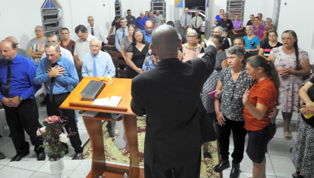 Congregação da Assembléia de Deus Gideões realizou um culto com Pr. Air de Canto e Jesus se fez presente curando e salvando veja fotos e vídeos