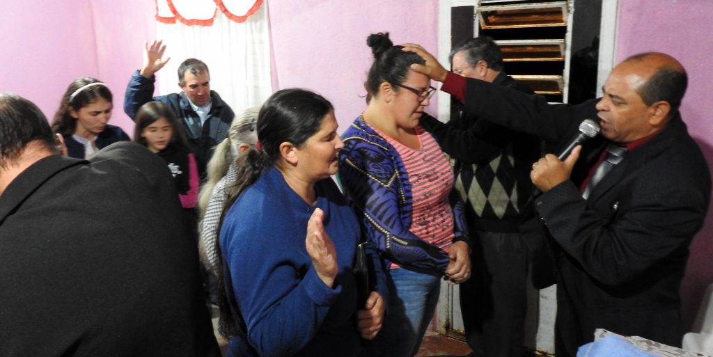 Culto da cruzada evangelística no faxinal residencia do Irmão Teobaldo foi uma bênção veja fotos e assista vídeo da mensagem da ministrad