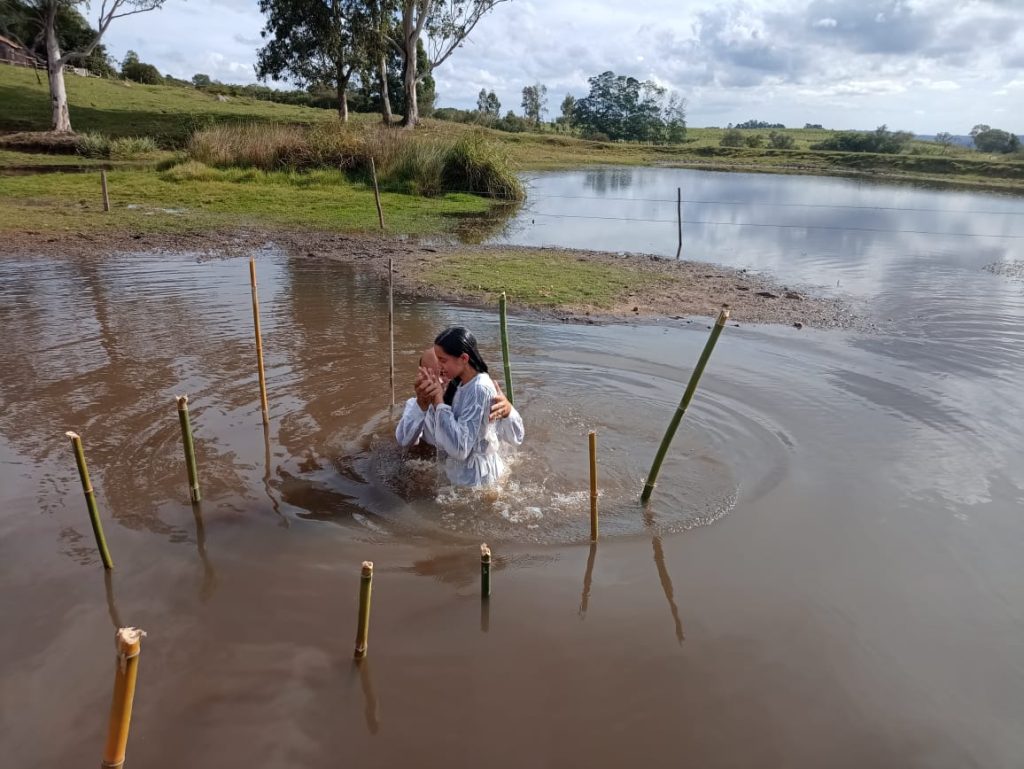 BATISMO NA ENCRUZILHADA DOS GRILOS DIA 23 DE ABRIL 2023(VEJA FOTOS E VÍDEO.