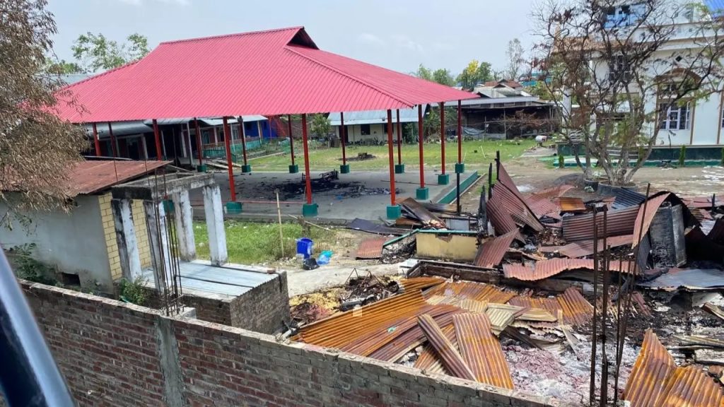 PERSEGUIÇÃO! Mais de 350 igrejas foram queimadas em Manipur. Segundo a Portas Abertas, a Índia é o 11º país na Lista Mundial da Perseguição 2023