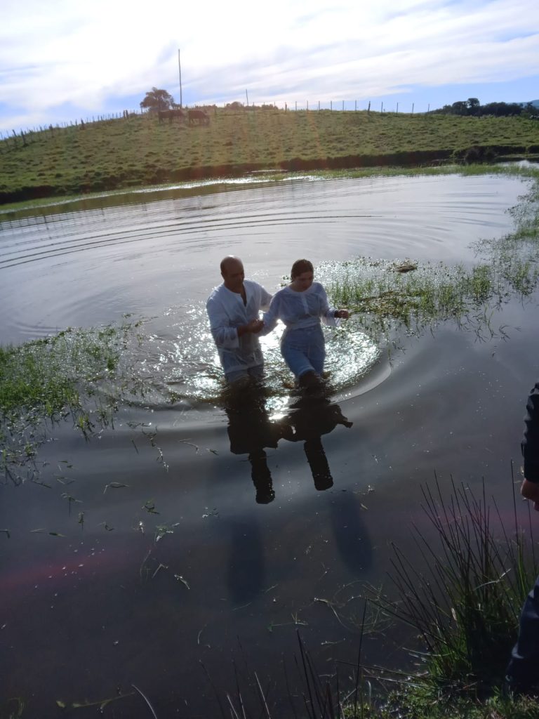 BATISMO EM AGUAS NA CONGREGAÇÃO DA FLORIDA .VEJA FOTOS E VIDEOS