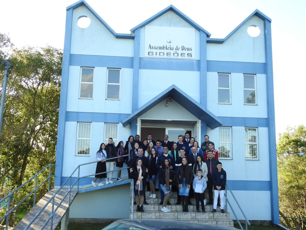 A D Gideões do Arroio do Padre recebe Juventude Ministério Atos 2 e Ev. Danilo Aires que cantam e pregam e Deus faz a sua gloria descer. Veja vídeos e fotos.