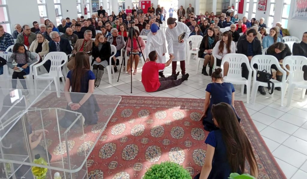 JORNAL TRADIÇÃO FÁZ METERIA DO 36º ANIVESARIO DA IGREJA A D GIDEÕES DE CANGUÇU. VEJA MATERIA COMPLETA