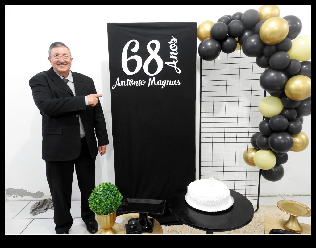 ÁLBUM DE FOTOS DOS 68 ANOS PR MAGNUS TIRADA NO SALÃO TÉRREO DA IGREJA VEJA